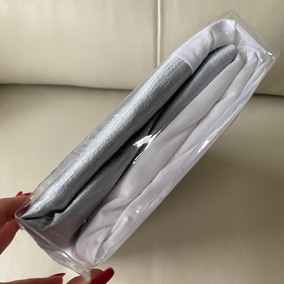 Hotel Collection bed skirt - queen size - Picture 5 of 6